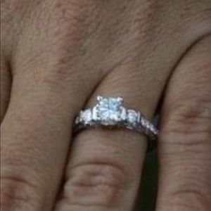 Engagement ring and wedding band set